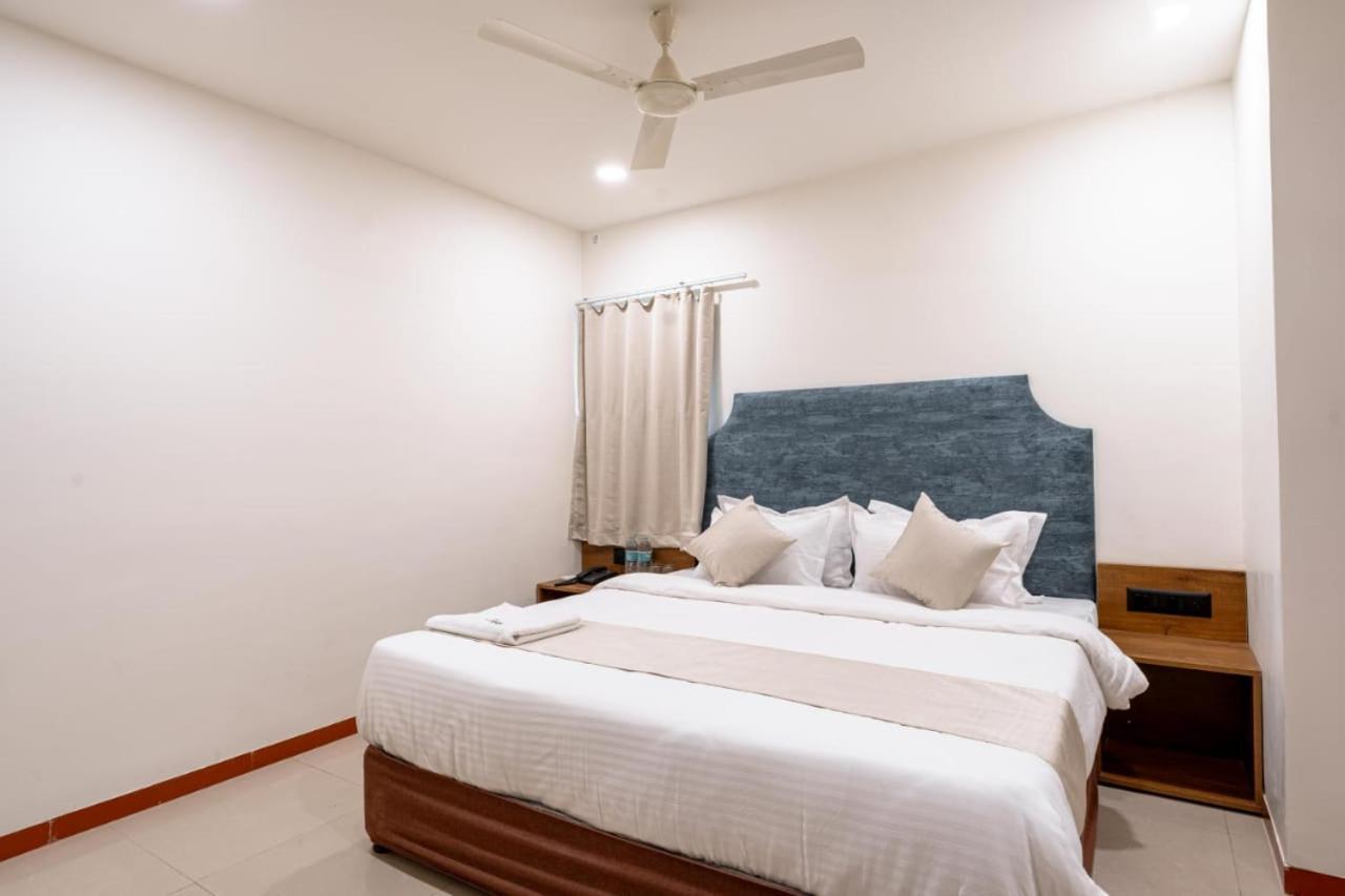 Hotel Silver Tree Rajkot Eksteriør bilde